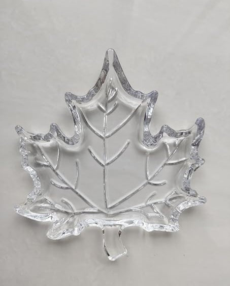 Beautify Your Dining Table With Stunning Leaf Quarter Plate. This Attractive Leaf Plate[ 1- piece